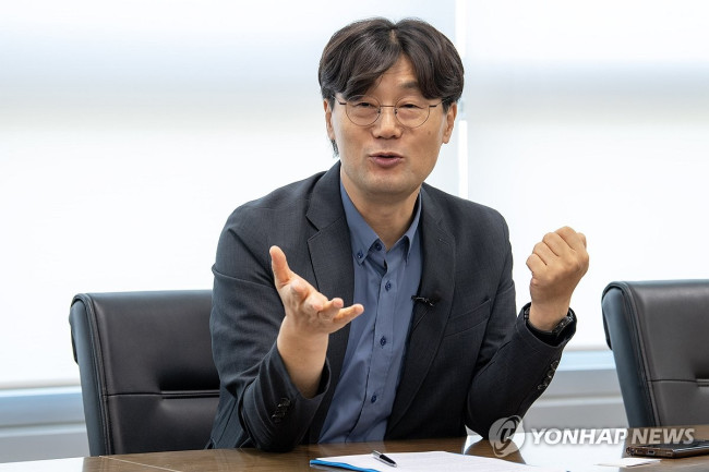 전기차 화재 관련 인터뷰하는 '배터리 전문가' 윤원섭 교수