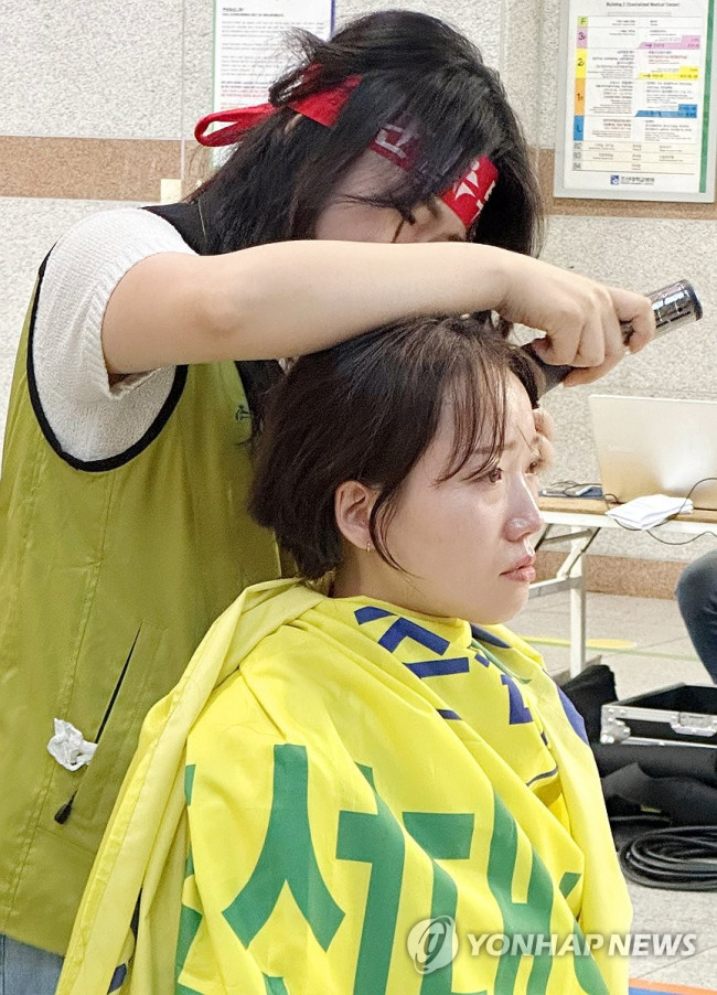'눈물의 삭발식'