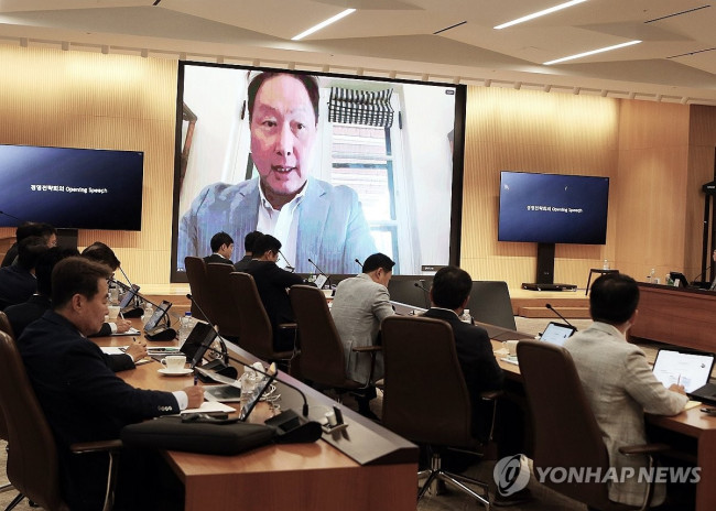 경영전략회의서 오프닝 스피치 하는 최태원 회장