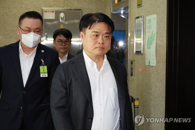 더불어민주당 대표실 향하는 임현택 의협회장