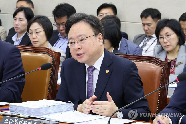 답변하는 조규홍 보건복지부 장관