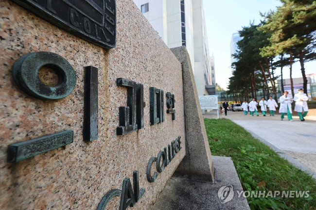 의대 휴학 자율 승인으로 내년 1학년 최대 7천500명 예상