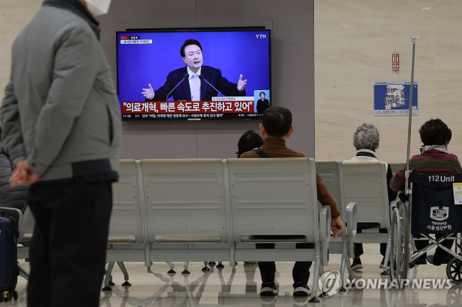 병원 텔레비전에서 생중계되는 대통령 대국민 담화·회견