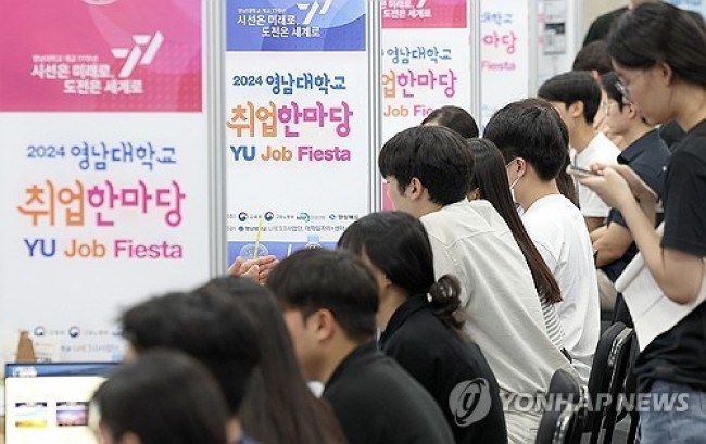 취업 상당받는 대학생들