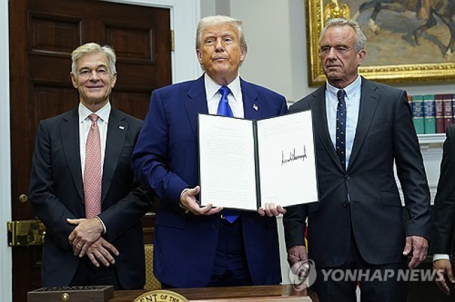 의약품에 관세 부과 예고한 도널드 트럼프 미국 대통령