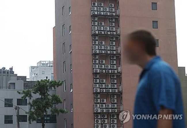 에어컨 없이 '잠 못 이루는 밤'