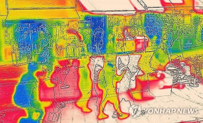 폭염 이어지는 명동 거리