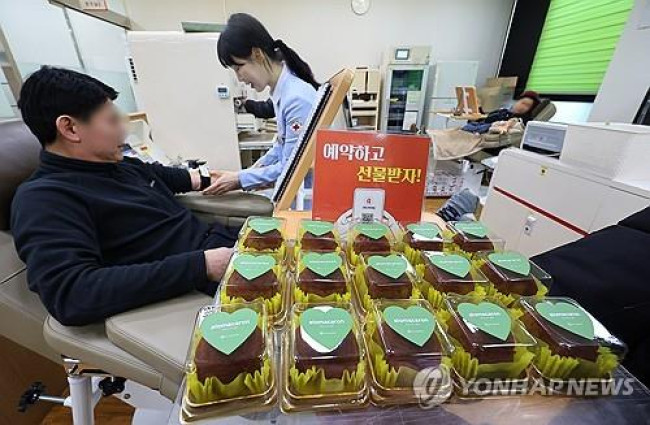 헌혈하고 '두쫀쿠' 받아 가세요